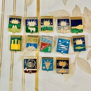 VTG Lot Of 13 soviet Era Pins Badges various cities Of Russia USSR